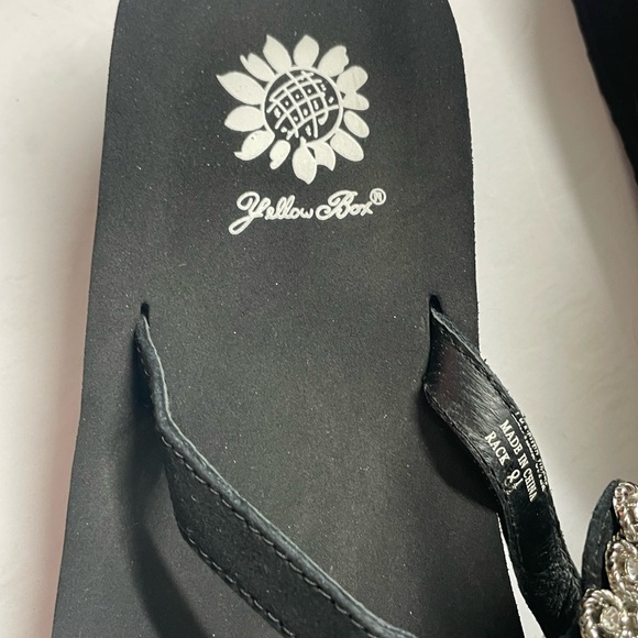 Elegant Black Rhinestone yellow box sandals - Picture 5 of 7